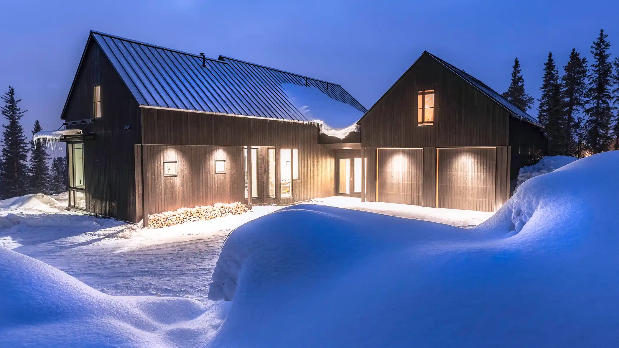 BlackHouse-ExteriorFront 55 pheasant tail custom home silverthorne, colorado